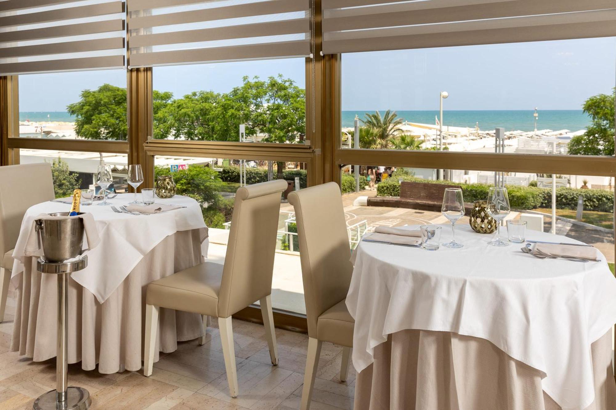 Hotel Abner'S Riccione Esterno foto