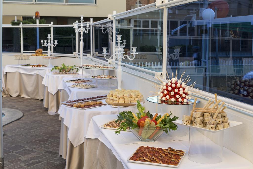 Hotel Abner'S Riccione Esterno foto