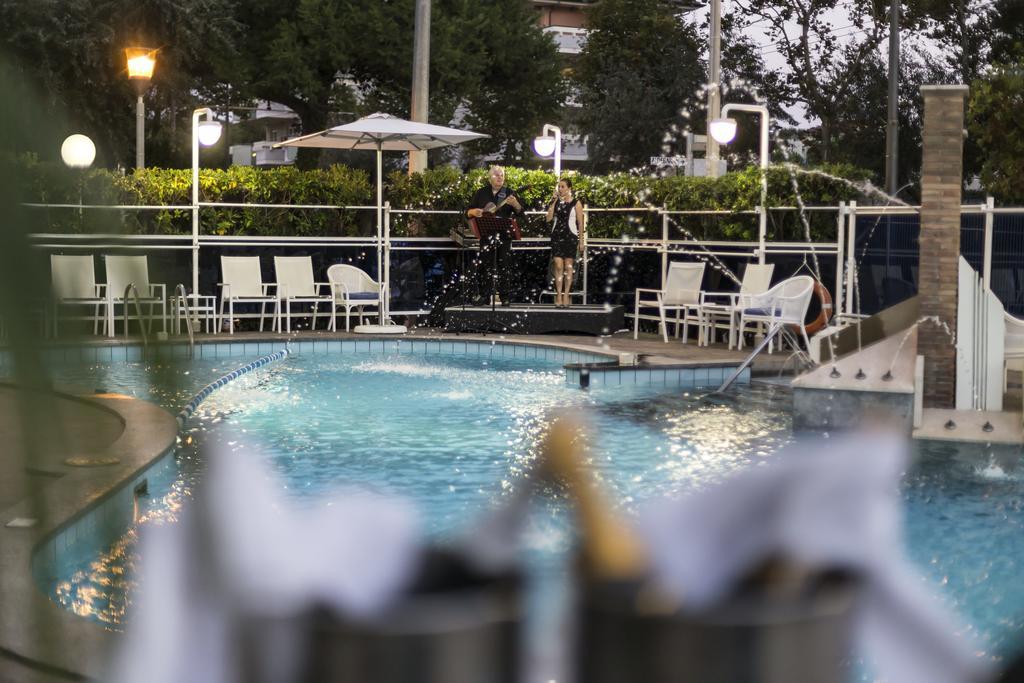 Hotel Abner'S Riccione Esterno foto